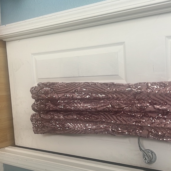 Elegant dress for special occasions only worn once - Picture 8 of 8